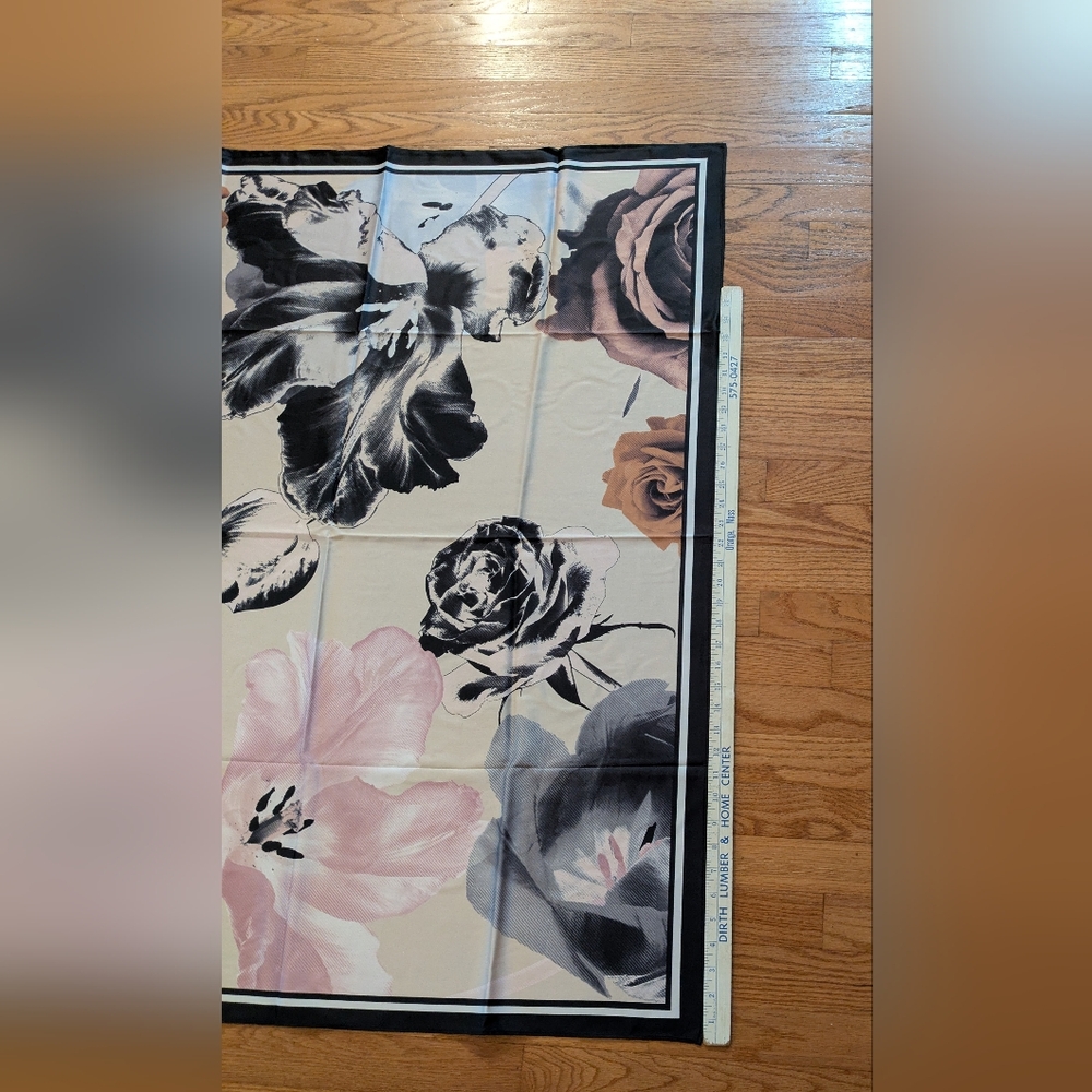 NWT! Vince Camuto Black Cream Rose Scarf 100% Polyester - Picture 4 of 9